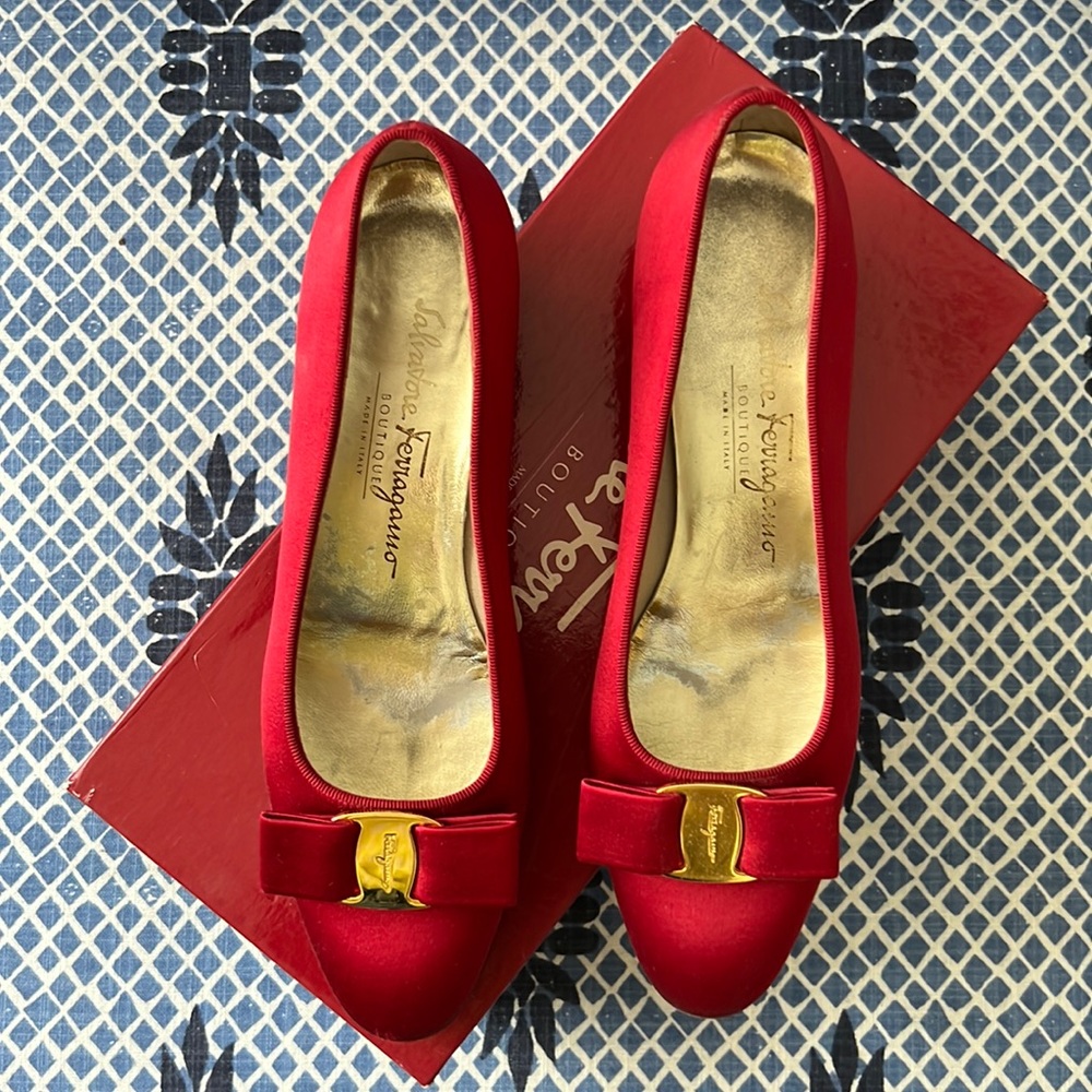 Classic Red Satin Salvatore Ferragamo Pumps SZ 8B